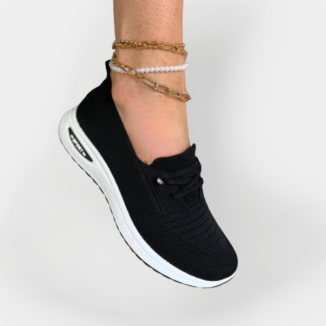 Спортни обувки с лека материя и еластична подметка