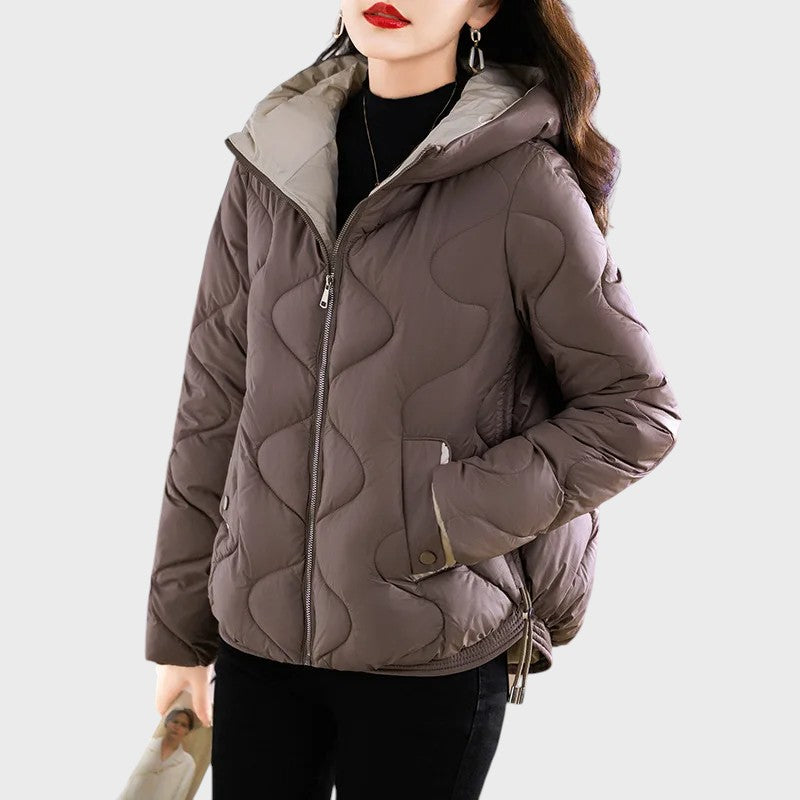 Стефания – Топла дамска зимна яка с качулка и стегнат дизайн 