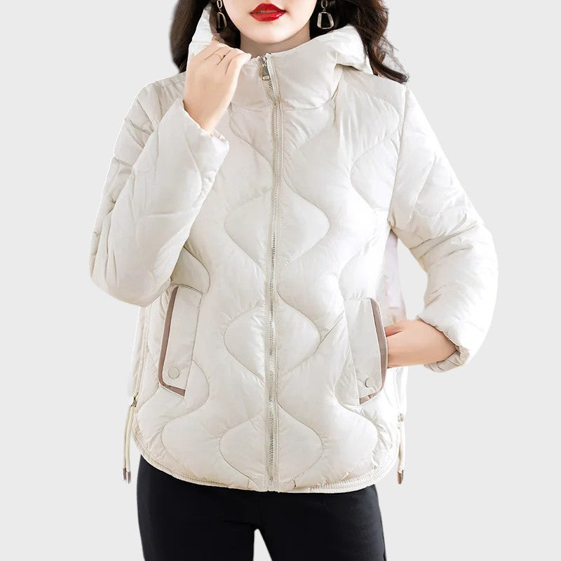 Стефания – Топла дамска зимна яка с качулка и стегнат дизайн 